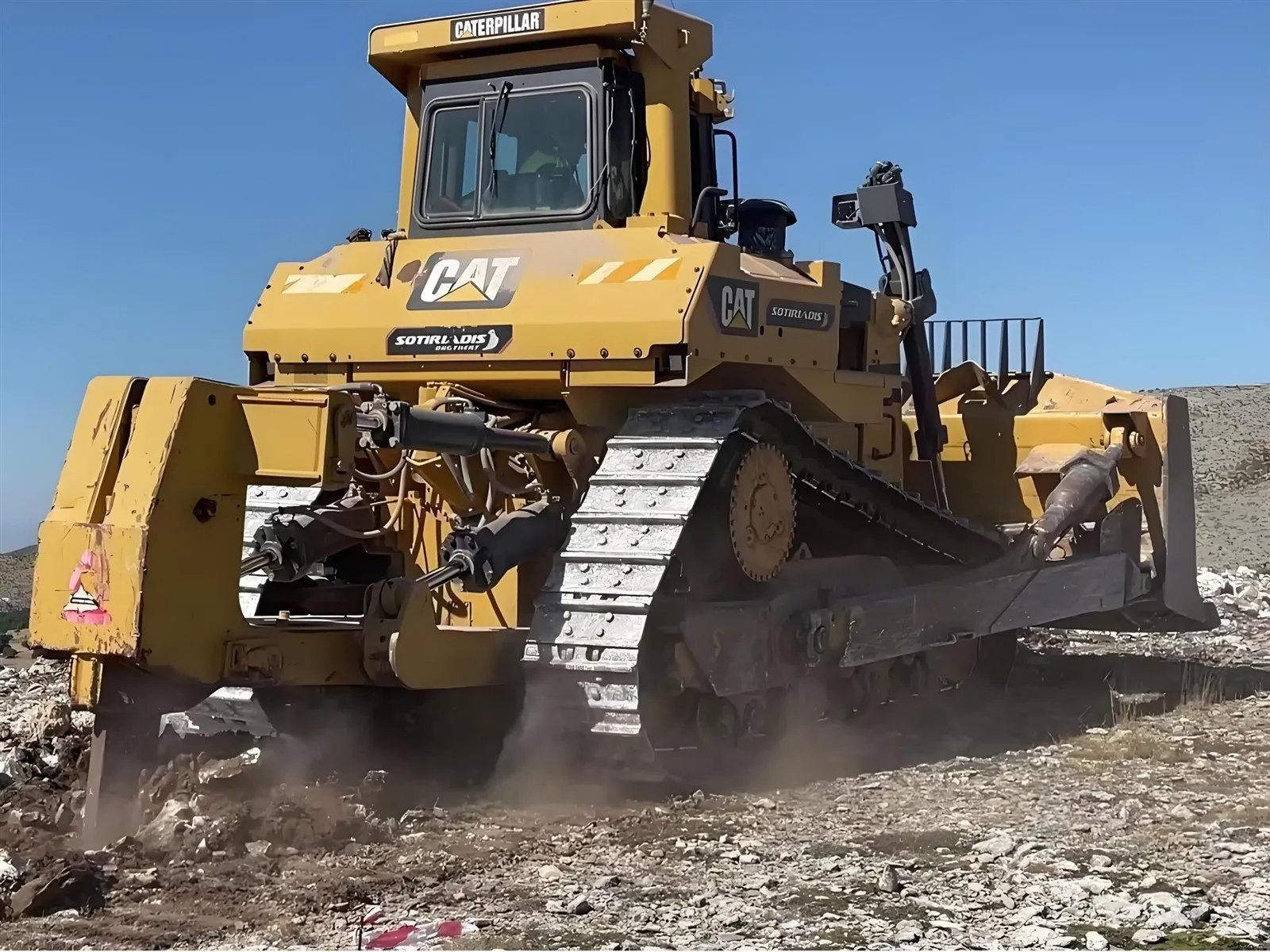 Cat on track link Cat on track link